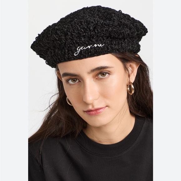 GANNI Velvet Crochet Beret inBlackone sizenew